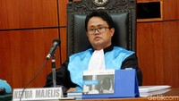 Sidang putusan dipimpin oleh majelis hakim Tri Cahya Indra Permana.