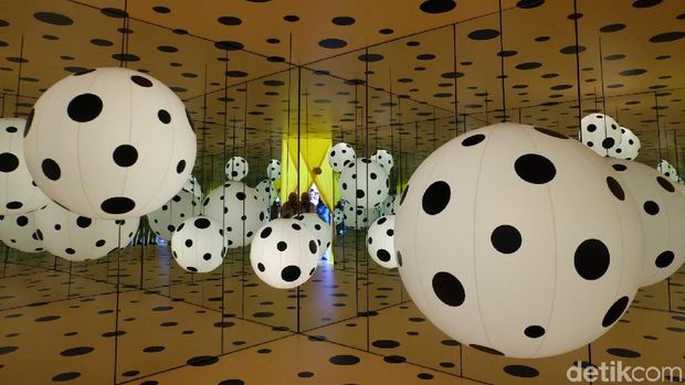 Seniman Nyentrik Yayoi Kusama 'Intervensi' Jakarta 