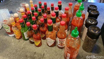 Berbagai jenis saus tampak di sini. Foto: detikINET/Fino Yurio Kristo