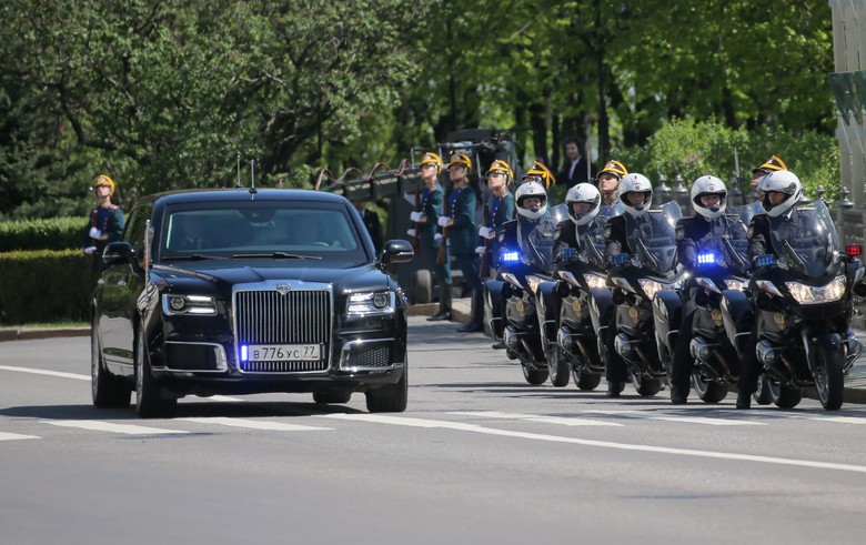 Limosin buatan Rusia untuk Vladimir Putin. Foto: Reuters Limosin buatan Rusia untuk Vladimir Putin. Foto: Reuters