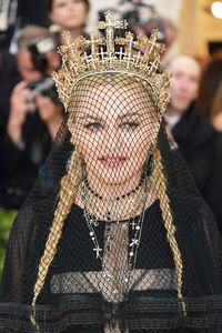 Cerita Rinaldy Yunardi yang Karyanya Dipakai Madonna di Met Gala