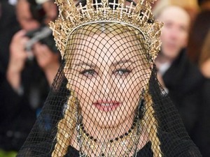 Foto: Inilah Mahkota Karya Desainer Indonesia yang Dipakai Madonna