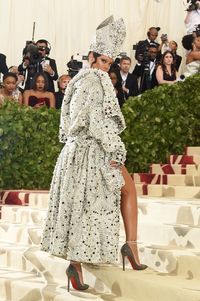 Rihanna di MET Gala 2018.