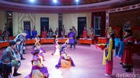 Prosesi Zha Mayan dimulai dengan acara penyambutan dari penyelenggara pesta. Semua dilangsungkan dalam bahasa China. (Wahyu/detikTravel)