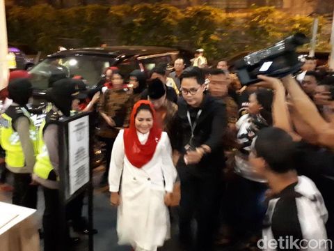 Puti datang disambut simpatisan/