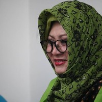 Mbak Tutut yang memiliki nama lengkap Siti Hardiyanti Rukmana jadi salah satu ikon wanita berjilbab sejak dulu. Uniknya, ia tak pernah mengubah gaya jilbabnya dari dulu hingga sekarang. Foto: Instagram/TututSoeharto