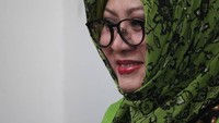 Keluarga Cendana angkat bicara soal viral penumpang KRL yang mirip Soeharto. Putri sulung Soeharto, Siti Hardiyanti Indra Rukmana (Mbak Tutut) kaget mendengar informasi ini. Iya mirip, hanya hidung dan mulut yang agak berbeda karena sedikit ke depan, kata Tutut. (Foto: Istimewa)