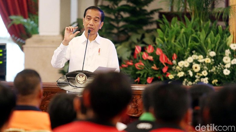 Jokowi: Sikat Semua Oknum yang Pungli Sopir Truk Jokowi: Sikat Semua Oknum yang Pungli Sopir Truk