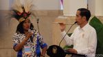 Foto: Saat Jokowi Kaget Dengar Nelayan Perempuan Papua Tangkap Buaya