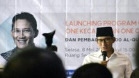 Beredar surat Relawan Golkar-Jokowi (Gojo) meminta doa kepada warga agar mendukung Jokowi dua periode. Wagub DKI Sandiaga Uno sepakat Jokowi didoakan bisa menyelesaikan tugas-tugasnya sampai tahun 2019. Namun menurut Sandi, tahun 2019 warga menginginkan pilihan pemimpin lain. ”Tapi kan di 2019 warga ingin ada pilihan, ujar Sandi. (Foto: dok. Ok Oce)