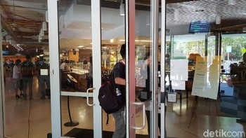 Saat masuk ke restoran melalui pintu depan. Foto: detikINET/Fino Yurio Kristo