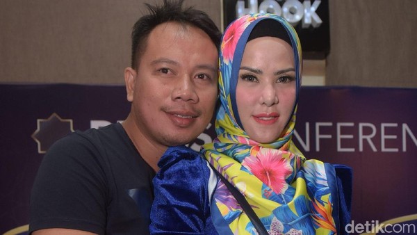 Intip Kemesraan Vicky Prasetyo dan Angel Lelga