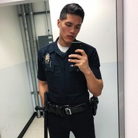 Tim juga bekerja sebagai kepolisian yang bertugas di Los Angeles Police Department (LAPD). Ia pun terlihat hebat ketika mengenakan seragamnya. Foto: Instagram