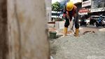 Pembangunan Pembatas Jalan di Bawah Jalur MRT