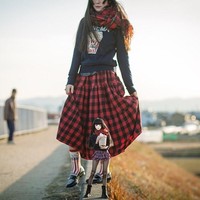 Wanita yang memiliki 27 ribu lebih pengikut di Instagramnya ini pun kerap tampil stylish dengan pakaian yang sama bersama bonekanya. Foto: Instagram @iretaro