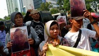 Aksi ini juga disebut sebagai bentuk solidaritas terhadap Ketua RW 04 Pulau Pari, Sulaiman.