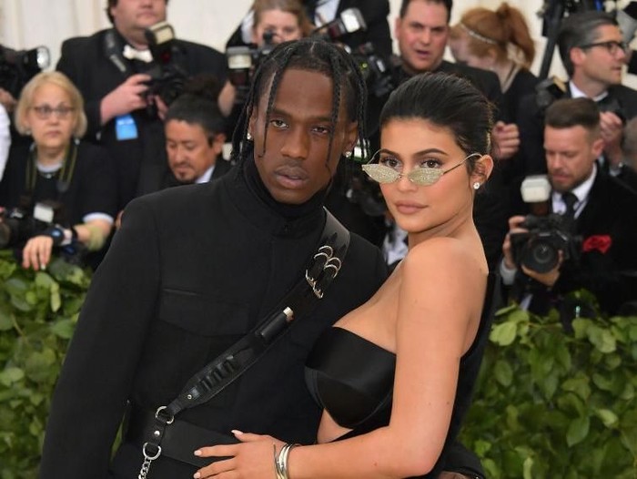 Travis Scott Sempat Kecewa Saat Tahu Kylie Jenner Hamil Anak Perempuan [ 526 x 700 Pixel ]