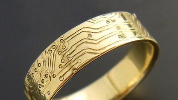 Lapisan cincin yang bermofit papan sirkuit. (Foto: Boredpanda)
