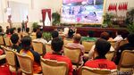 Foto: Jokowi Dengarkan Curhat Sopir Truk di Istana