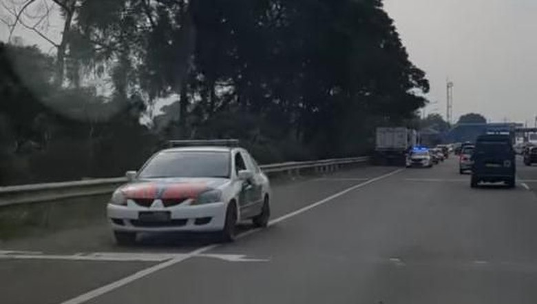 Foto: konvoi VW dikawal polisi lawan arus di Tol Jagorawi viral beberapa waktu lalu. (istimewa) Foto: konvoi VW dikawal polisi lawan arus di Tol Jagorawi viral beberapa waktu lalu. (istimewa)