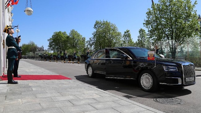 6 Hal tentang Mobil Dinas Mewah Vladimir Putin 6 Hal tentang Mobil Dinas Mewah Vladimir Putin