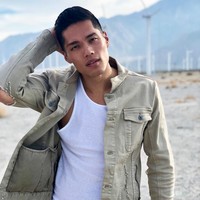 Tim Chung jadi perbincangan hangat di Twitter dan Instagram, setelah banyak orang yang menyebut dirinya sebagai ayah dari anak Kylie Jenner yang bernama Stormi Webster. Banyak netizen menyebutkan bahwa ketimbang mirip Travis Scott yang merupakan ayah kandungnya, Stormi lebih mirip dengan Tim Chung. Foto: Instagram