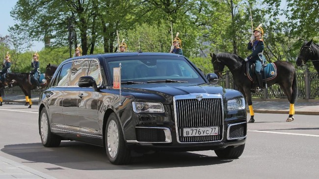 6 Hal tentang Mobil Dinas Mewah Vladimir Putin