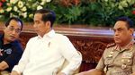 Foto: Jokowi Dengarkan Curhat Sopir Truk di Istana
