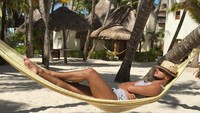 Ini saat Yanis bersantai di Meksiko, tepatnya di Playa del Carmen, Quintana Roo. Foto ini disukai oleh 10,3k orang. (yanismarshall/Instagram)