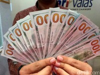 Dolar AS Nyaris Rp 14.400, Tertinggi Tahun Ini