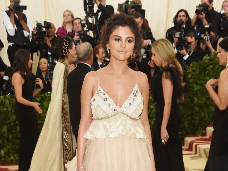Selena Gomez Tak Lagi Tertarik dengan Justin Bieber, Beneran? Selena Gomez Tak Lagi Tertarik dengan Justin Bieber, Beneran?