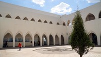  Masjid Dongsheng jadi bukti persebaran Islam hingga ke perbatasan China-Mongolia. Masjid ini melayani sekitar 1.000 orang umat muslim yang tinggal di sekitar Distrik Dongsheng. (Wahyu/detikTravel)
