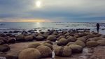 Foto: Pantai Ini Penuh Bola Bowling