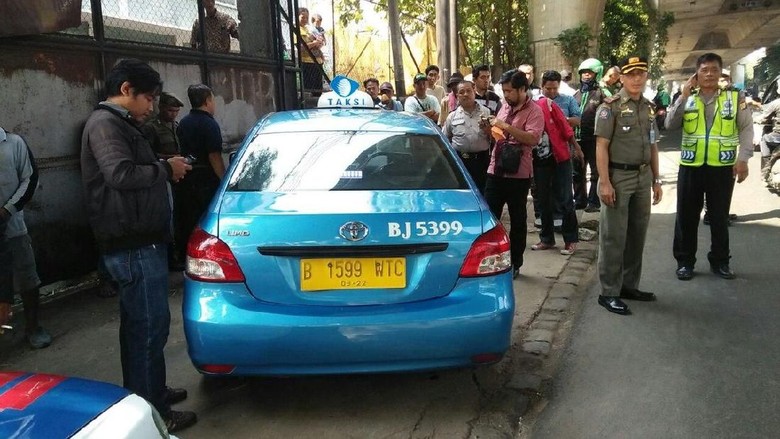 Sopir Taksi Ditemukan Tewas di Kemang Sopir Taksi Ditemukan Tewas di Kemang