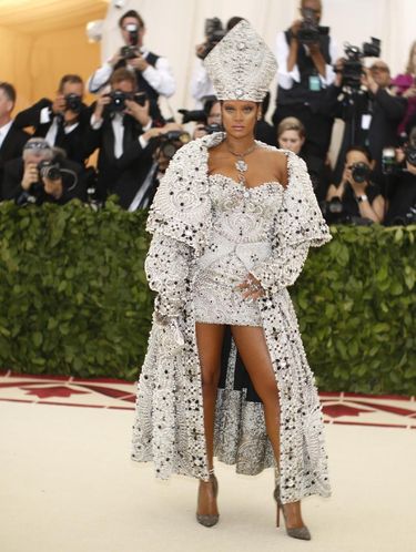 Rihanna di MET Gala 2018.