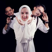 Setelah bergabung dengan Sabyan Gambus, Nissa terlihat mencoba berbagai gaya hijab. Ia pun terampil memakai make up ala Korea yang natural. Foto: Instagram/SabyanGambus