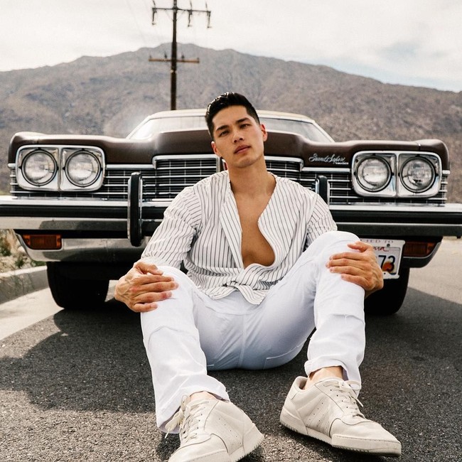 Tim merupakan seorang pengawal paruh waktu dan juga model paruh waktu yang berusia 20-an. Foto: Instagram