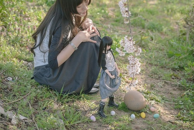 Wanita yang juga merupakan seniman ini pun mendapatkan popularitas dengan berbagai gambar cantik tentang dirinya dan mini me -nya di Twitter serta Instagram Foto: Instagram @iretaro