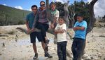 Foto: Camping Seru Keluarga ala Darius Sinathrya & Donna Agnesia