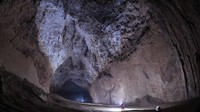 Gua terpanjang se-Asia, Gua Shuanghe. Setelah beberapa dekade dieksplorasi, para penjelajah menegaskan bahwa Gua Shuanghe yang panjangnya 238 kilometer memecahkan rekor yang sebelumnya dipegang oleh Clearwater Cave di Sarawak, Malaysia (CNN Travel)  