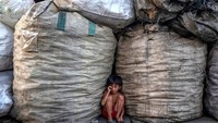 Menumpuknya sampah di dunia menarik hampir jutaan masyarakat dunia untuk menandatangani petisi penanggulangan sampah di negara-negara berkembang. Jes Aznar/Getty Images.