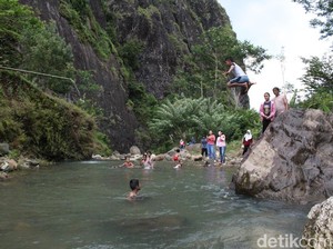 Penasaran Serunya Piknik di Bawah Tebing? Mampir ke Tebing Lingga Yuk