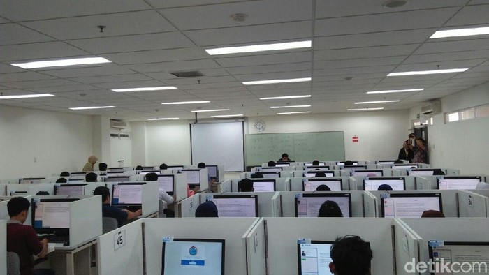 Foto: Suasana SBMPTN di UI Depok. (Nur Azizah-detikcom) Foto: Suasana SBMPTN di UI Depok. (Nur Azizah-detikcom)
