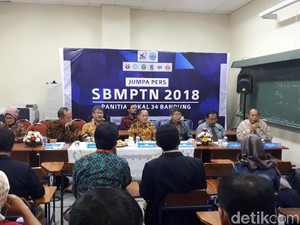 Seribu Peserta SBMPTN di Bandung Ujian Pakai HP