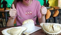 Kalau ini pasti kamu kenal, durian sticky rice! Nasi ketan dimakan dengan potongan daging buah durian yang creamy. Foto: Istimewa