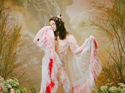 Pacar Baru Elon Musk Curi Perhatian