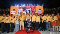 OSO foto bersama para mantan atlet yang bergabung dengan Partai Hanura.