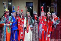 Traveler yang sudah berganti kostum siap ikut Zha Mayan (Wahyu/detikTravel)