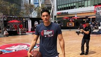 Di waktu senggang lainnya, ia kedapatan membagikan fotonya usai bermain basket. (Foto: Instagram/timmm.c)