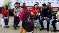 Dalam pelepasan ini turut ikut artis Yuni Shara yang berperan sebagai tim seleksi kontingen Indonesia.